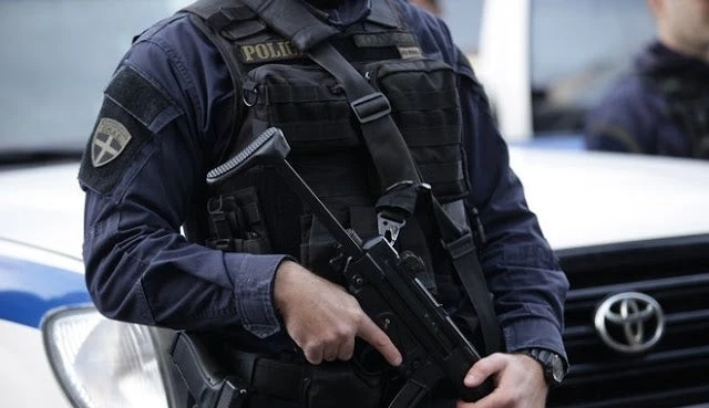 Έστειλαν αστυνομικό της ΟΠΚΕ στις πεζές περιπολίες επειδή ήταν … αξύριστος!